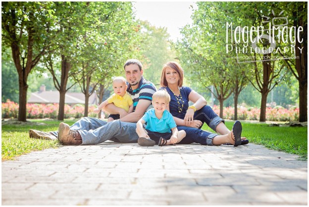 O'Connell Family, family session, kankakee, illinois, photographer, mager image photography, family session, park, blue and yellow