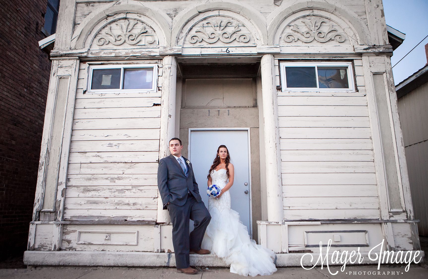 bride groom in doorway architecture amazing