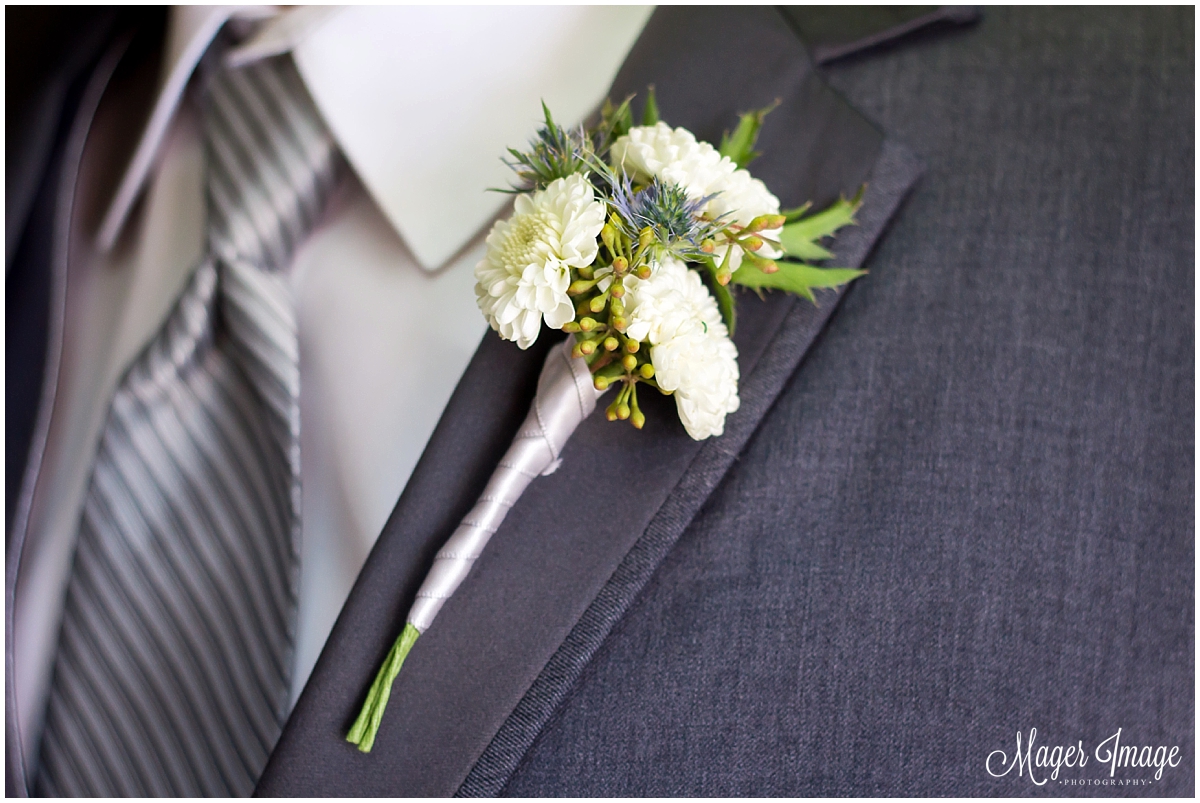 boutonniere for groom white and green