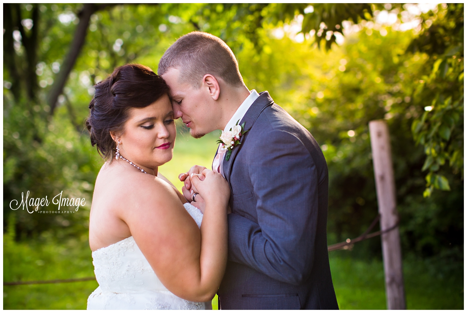 bride and groom champaign wedding photographer