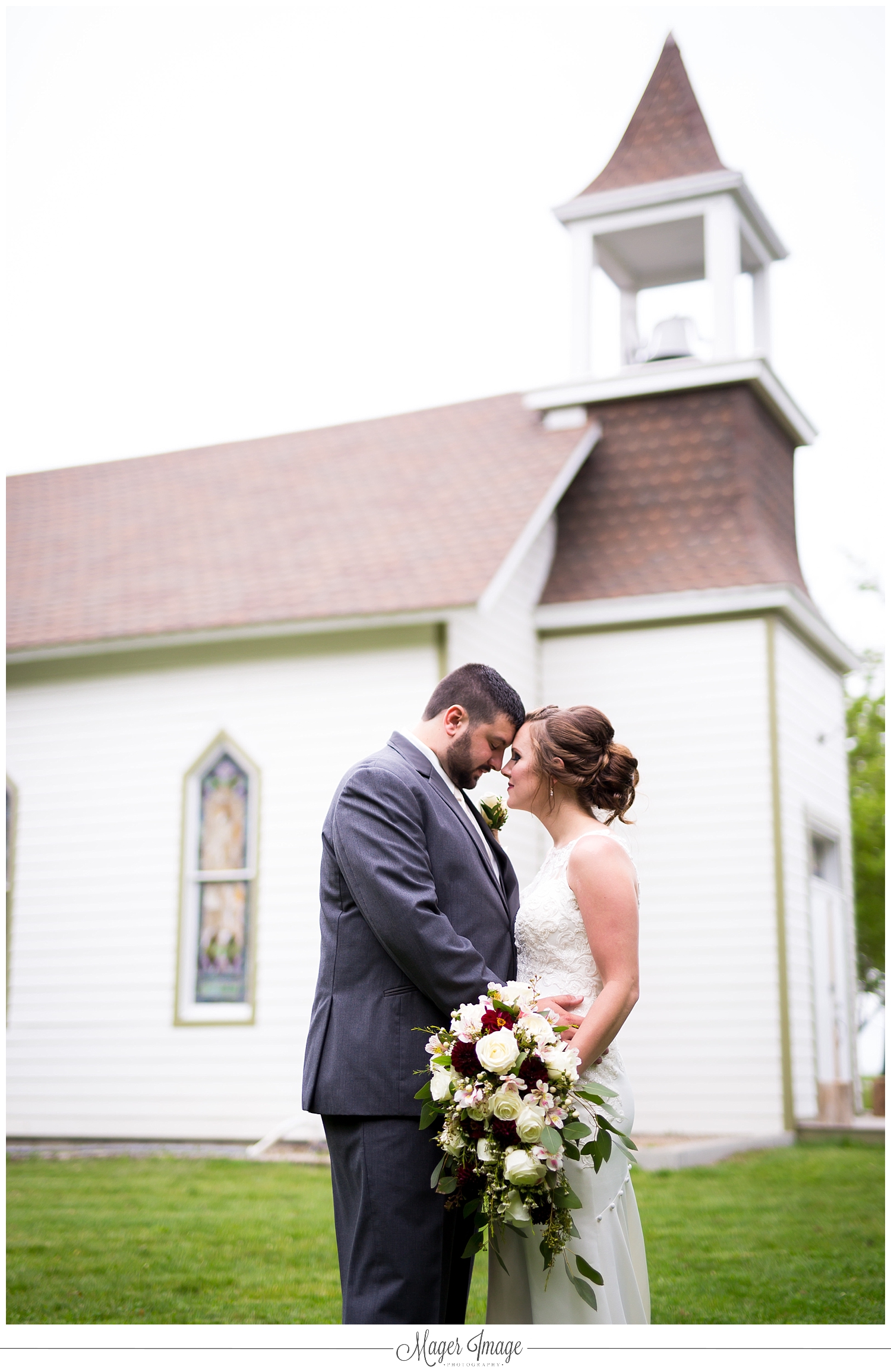 chapel church bride groom amber oaks country countryside love together couple bouquet roses outside photography 