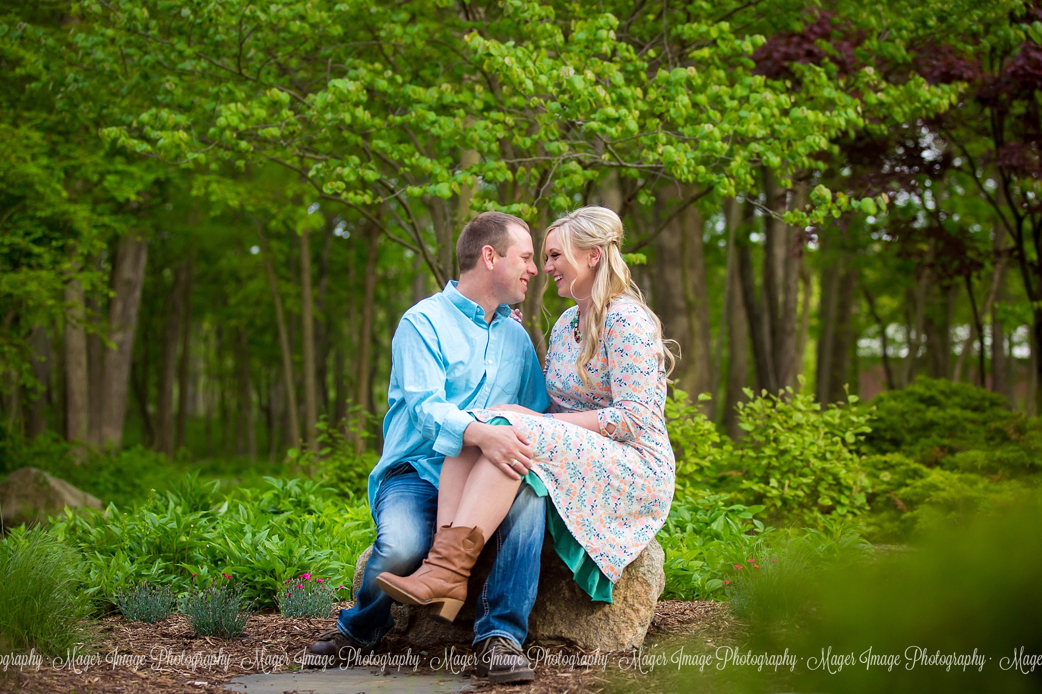 mahomet lake of the woods engagement session
