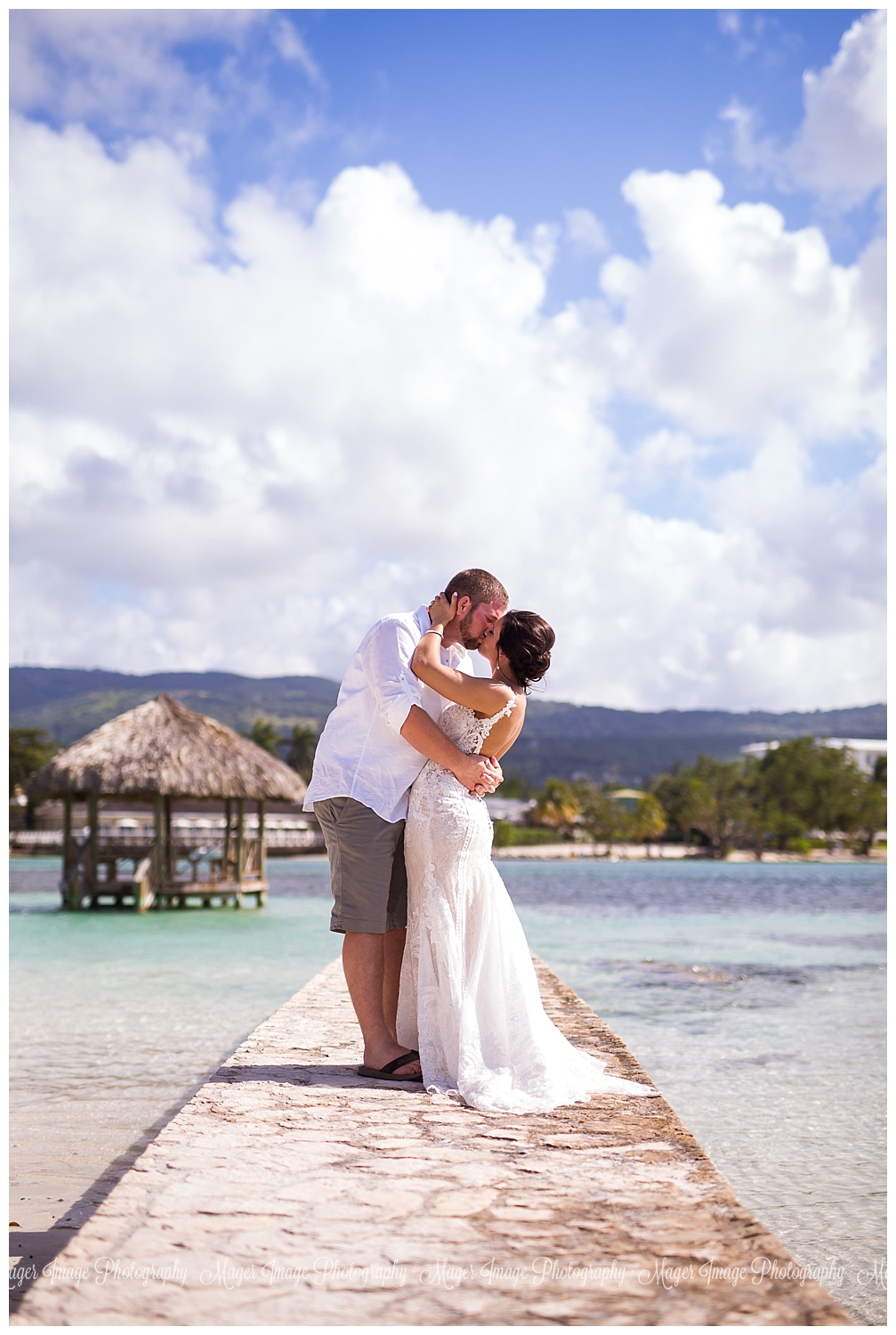 sunny beach ocean tropic bride groom photos