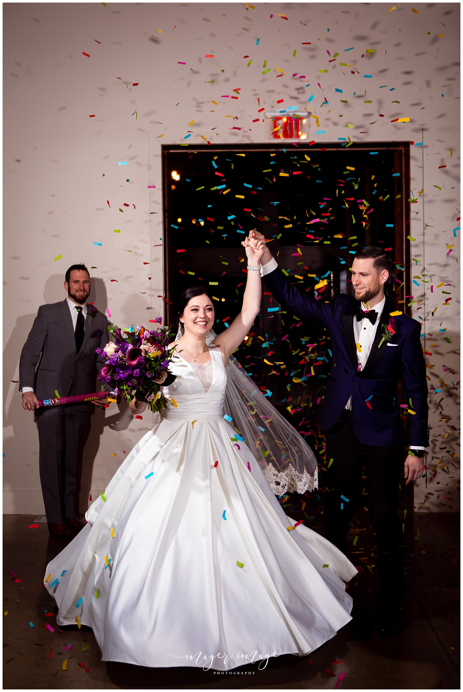 confetti entrance bride groom entrace