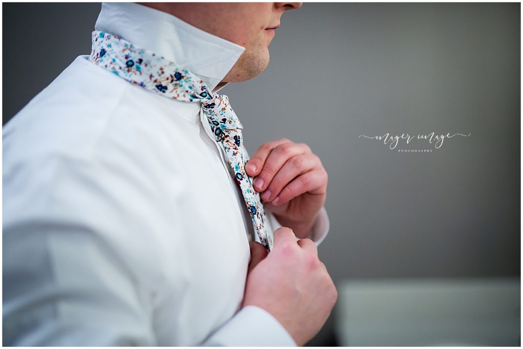 floral tie details