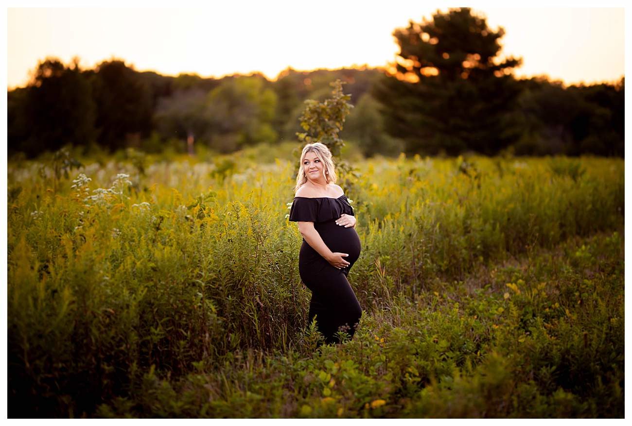 midwest grassy field sunset maternity 