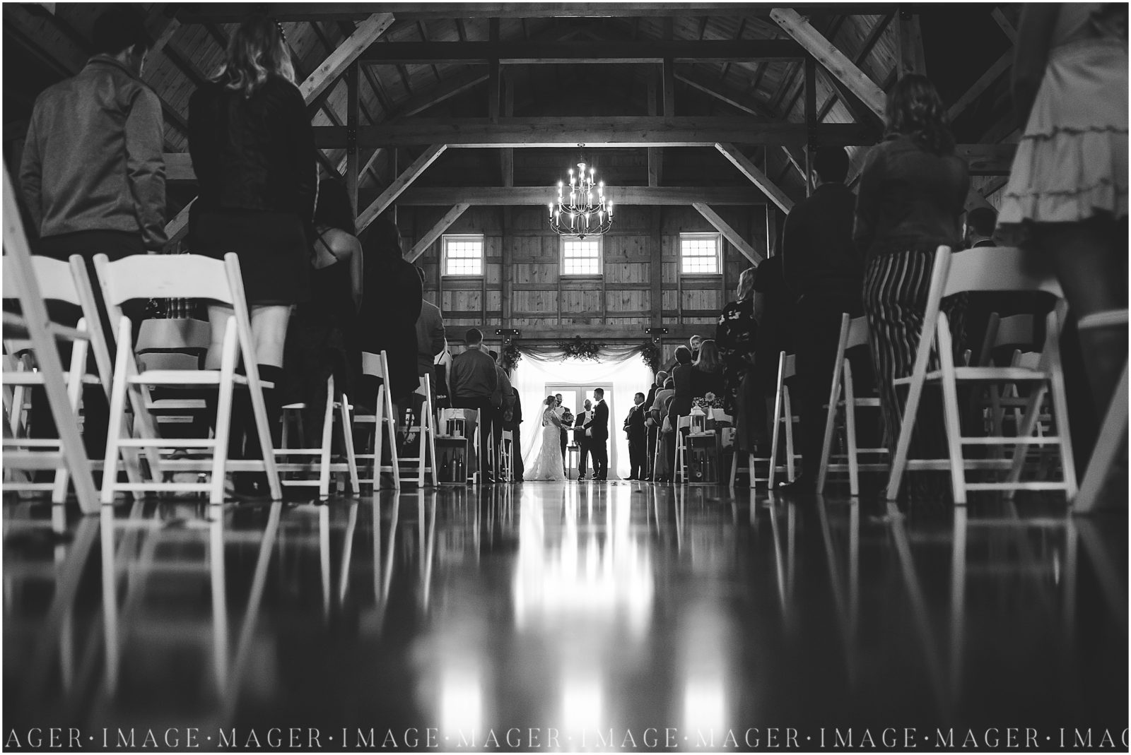 bloomfieldbarnchrismanillinoisweddingvenuefallmaroonbarnfarm