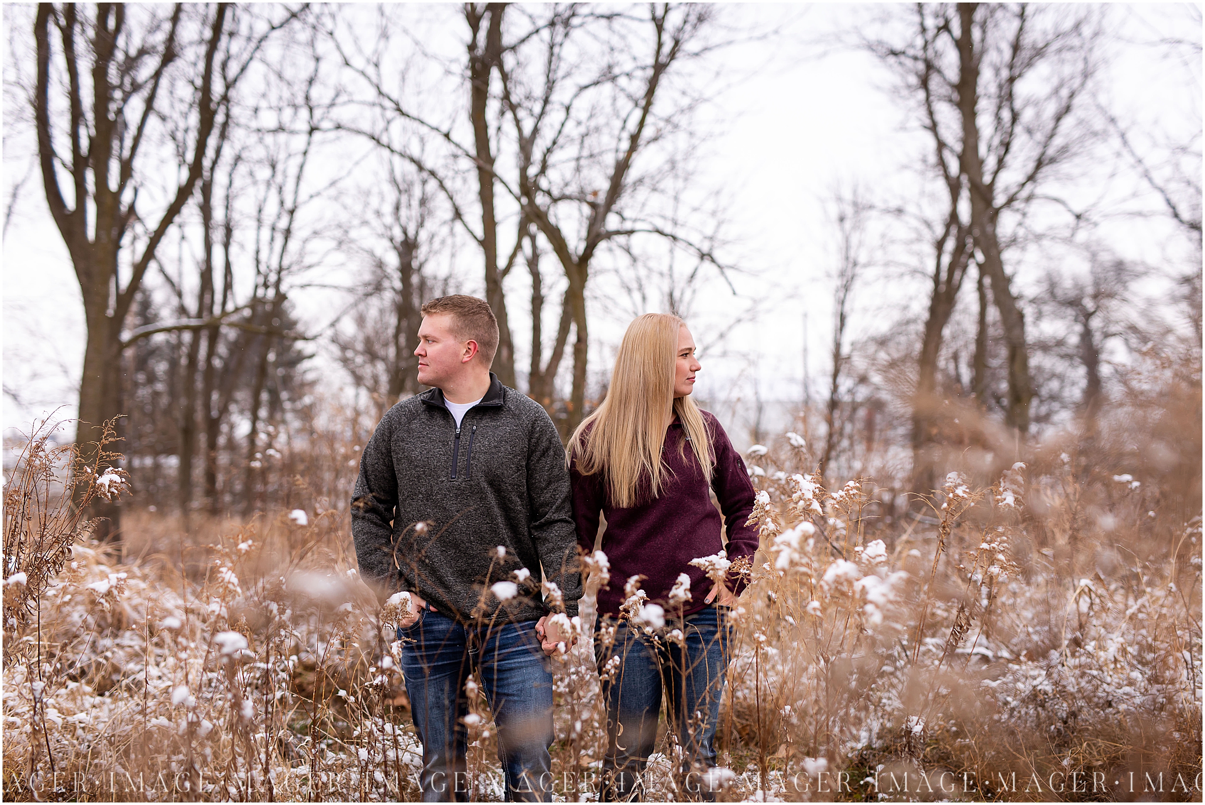 midwest snowy winter engagement session