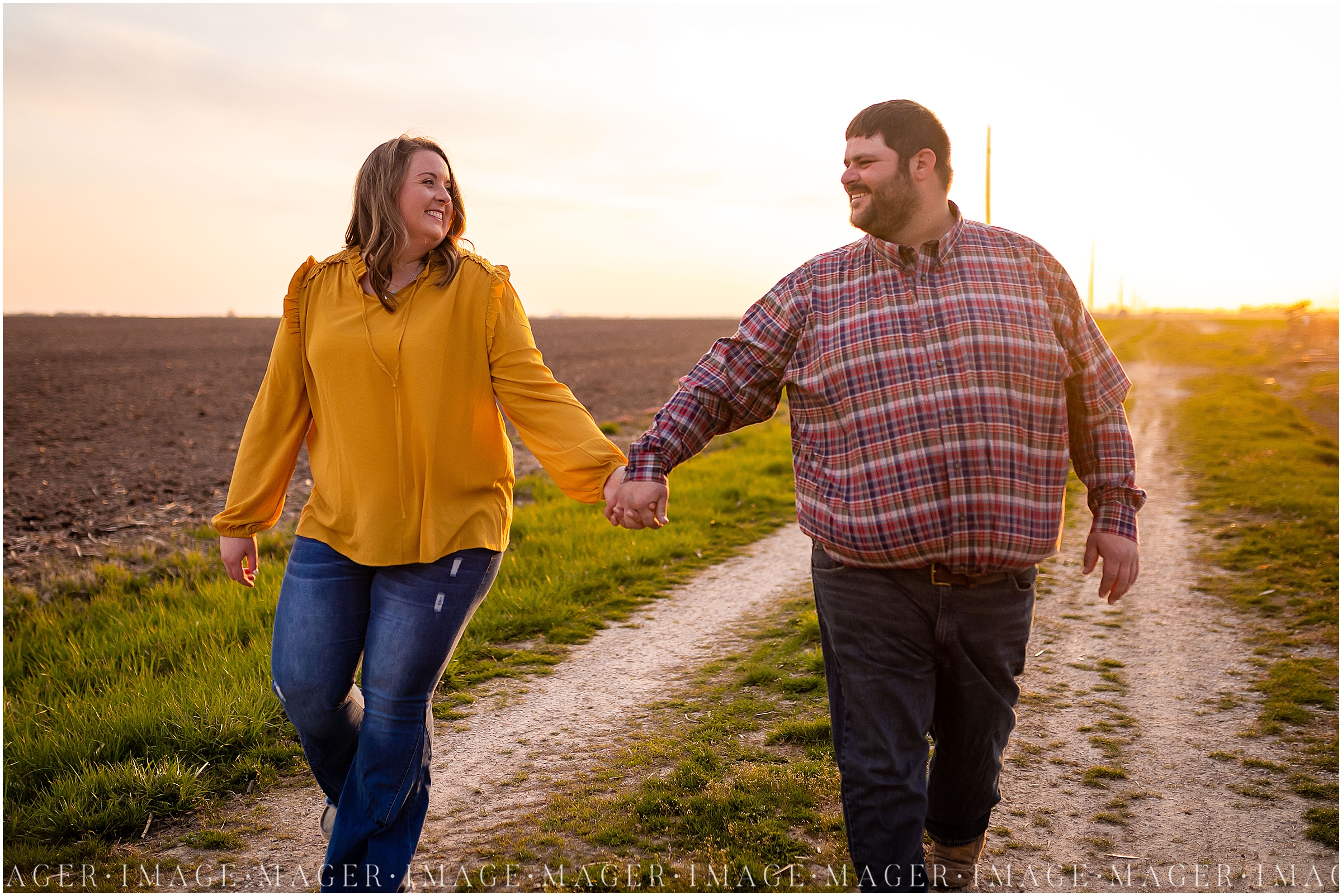 golden hour spring southern illinois engagement session