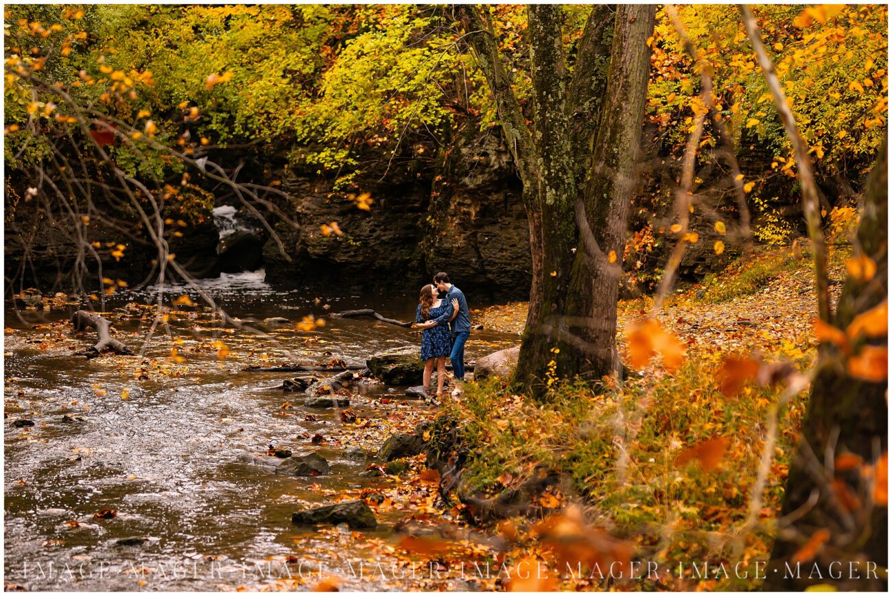 indian caves kankakee river engagement session in the water