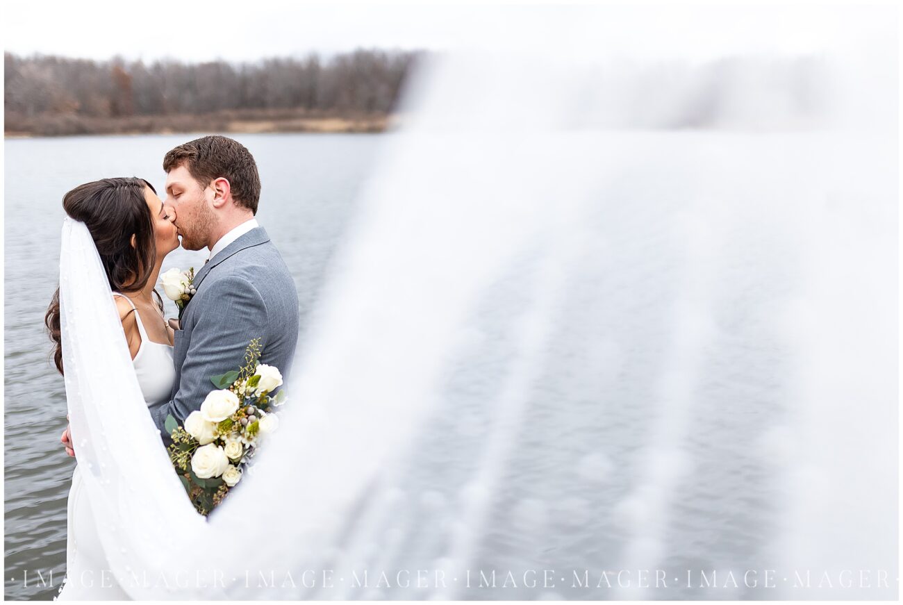 white blue grey winter wedding chicagoland photog forest preserve lake side water