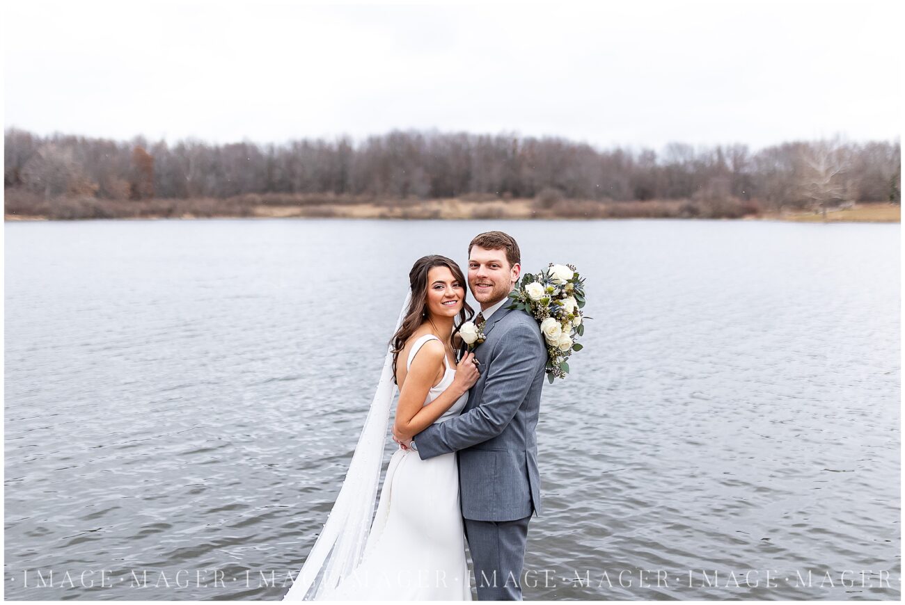 white blue grey winter wedding chicagoland photog forest preserve lake side water