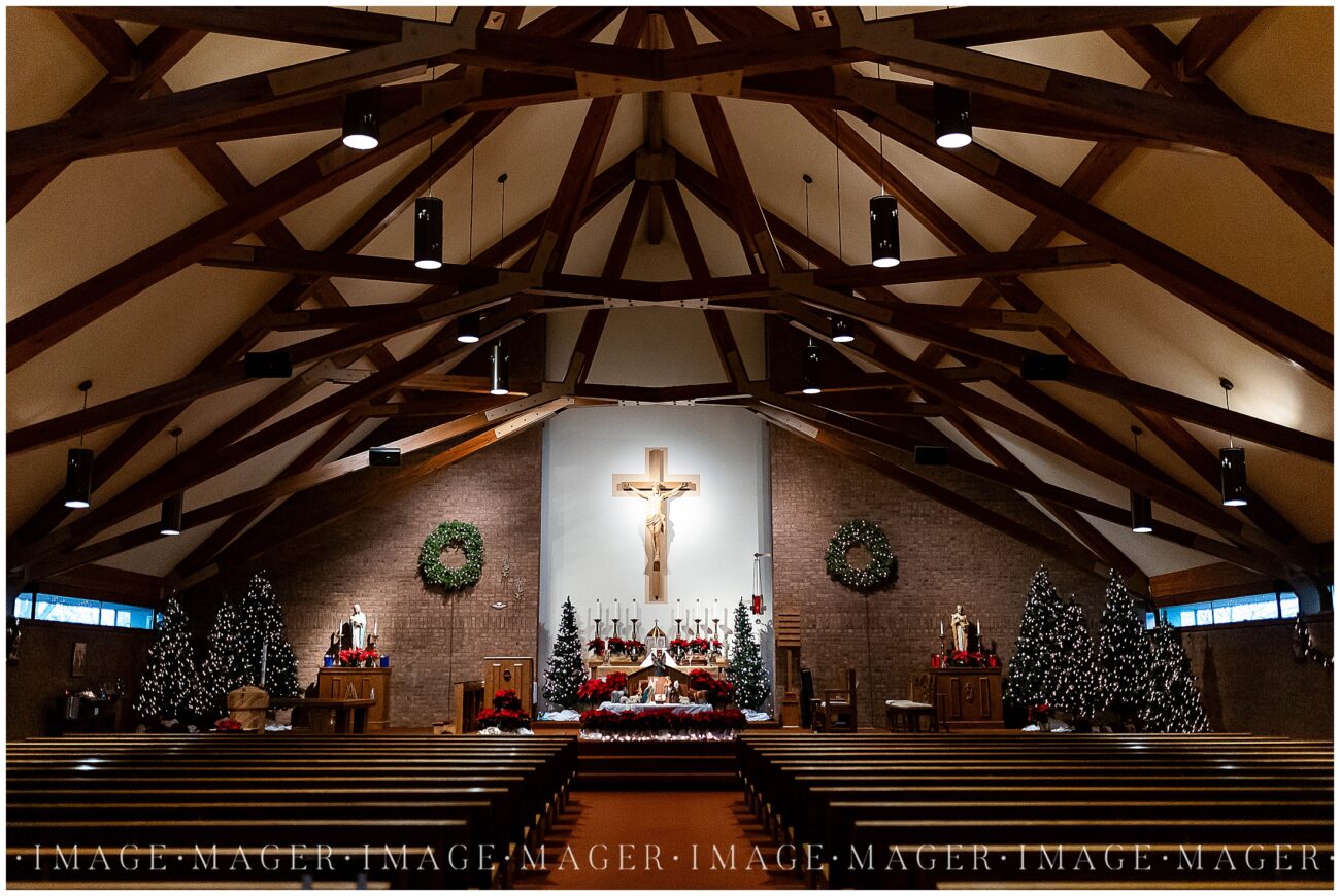 catholic church wedding ceremony christmastime illinois photographer